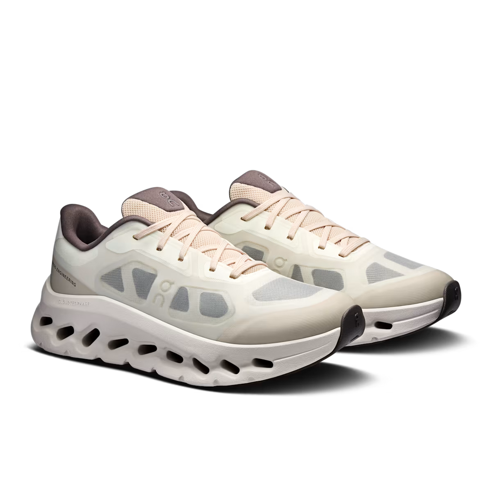 Sneakers On Beige - photo 2/6 - UrbanDrip