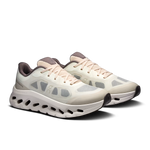 Sneakers On Beige - photo 2/6 - UrbanDrip