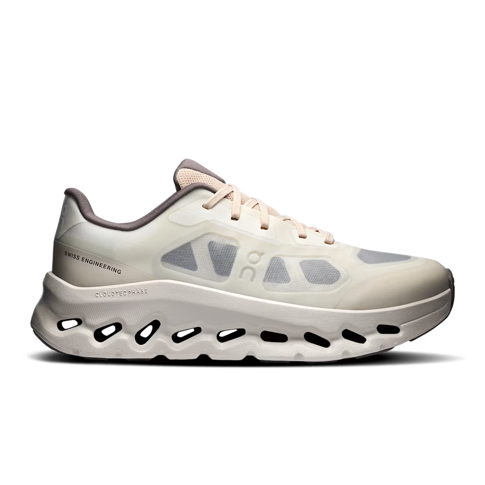 Sneakers On Beige - photo 1/6 - UrbanDrip