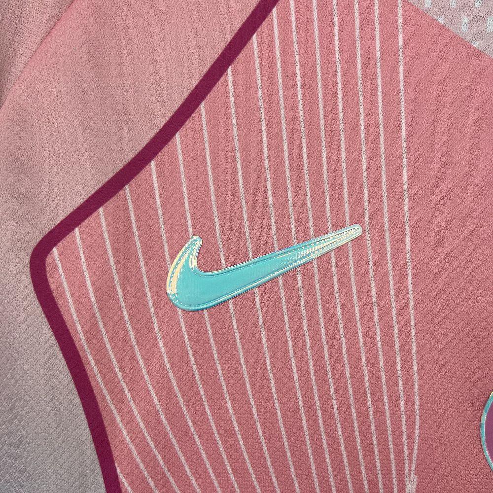 T-Shirt Maillot PSG Concept 2025 26 Rose - photo 3/6 - UrbanDrip