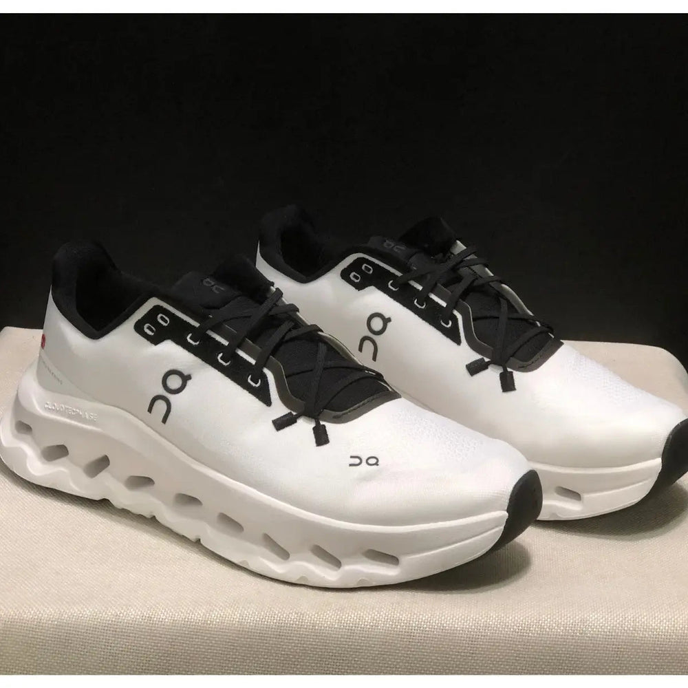 Sneakers and White Black - photo 2/3 - UrbanDrip