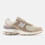 Sneakers 2002R Protection Cream - photo 1/5 - UrbanDrip