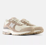 Sneakers 2002R Protection Cream - photo 2/5 - UrbanDrip