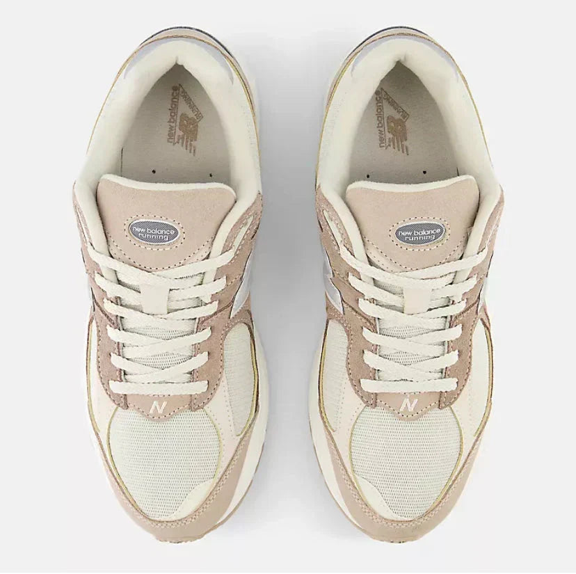 Sneakers 2002R Protection Cream - photo 4/5 - UrbanDrip